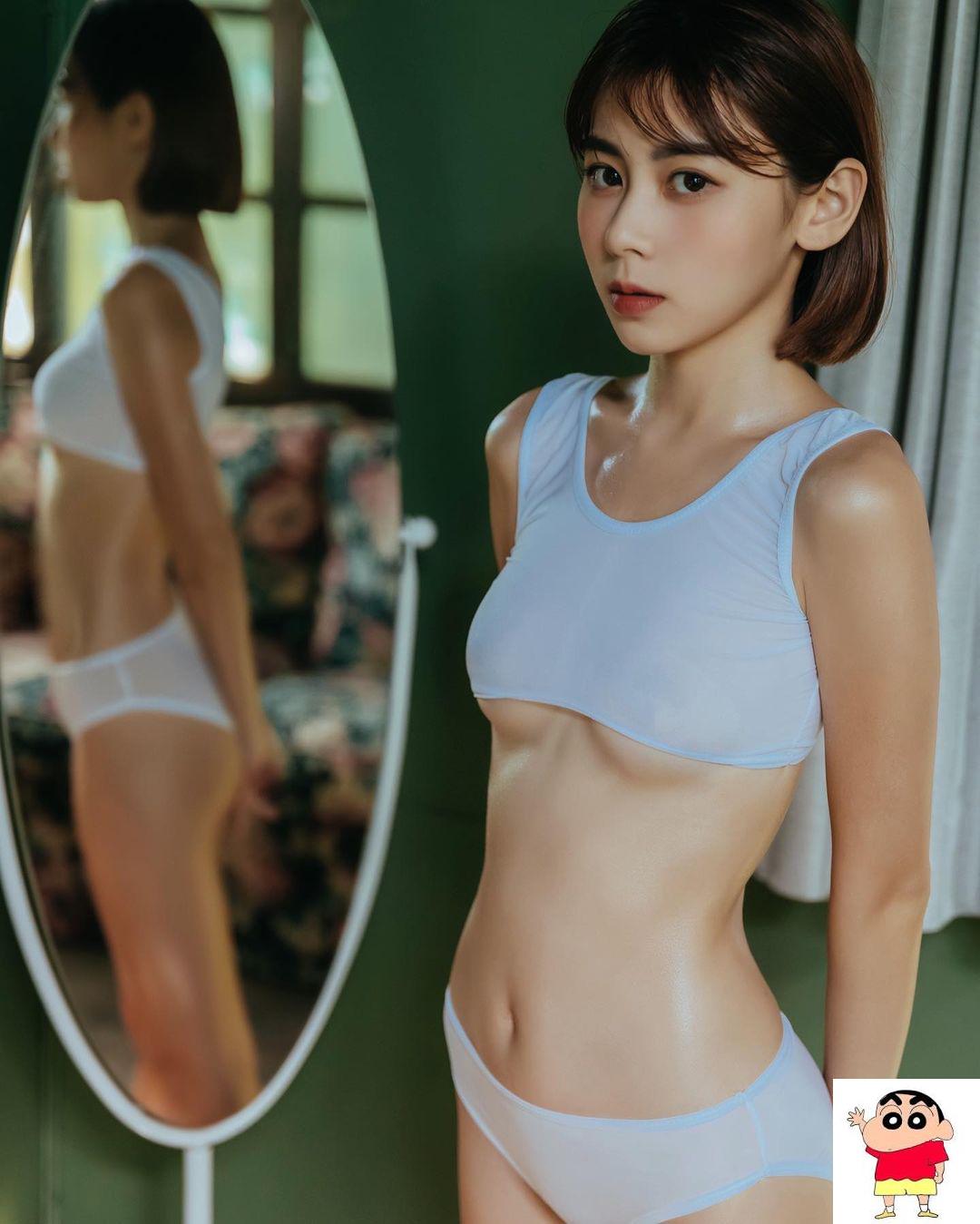 天使级正妹「郭」该边筋被看光..，极上美臀视角超撩人，「饱满美胸」呼之欲出！