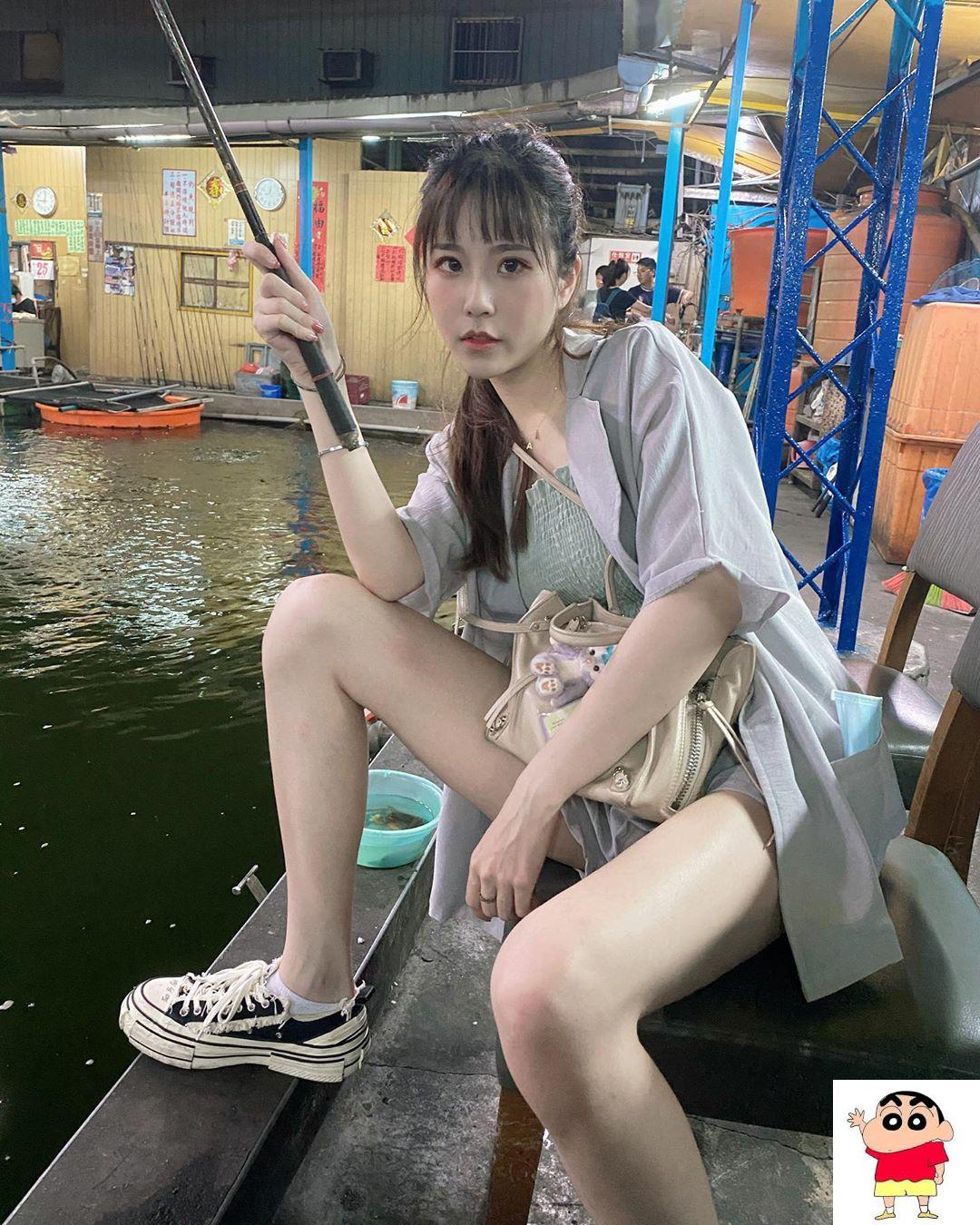 钓虾场出没马尾正妹「李花fafa」是超搞怪美少女 (10P)