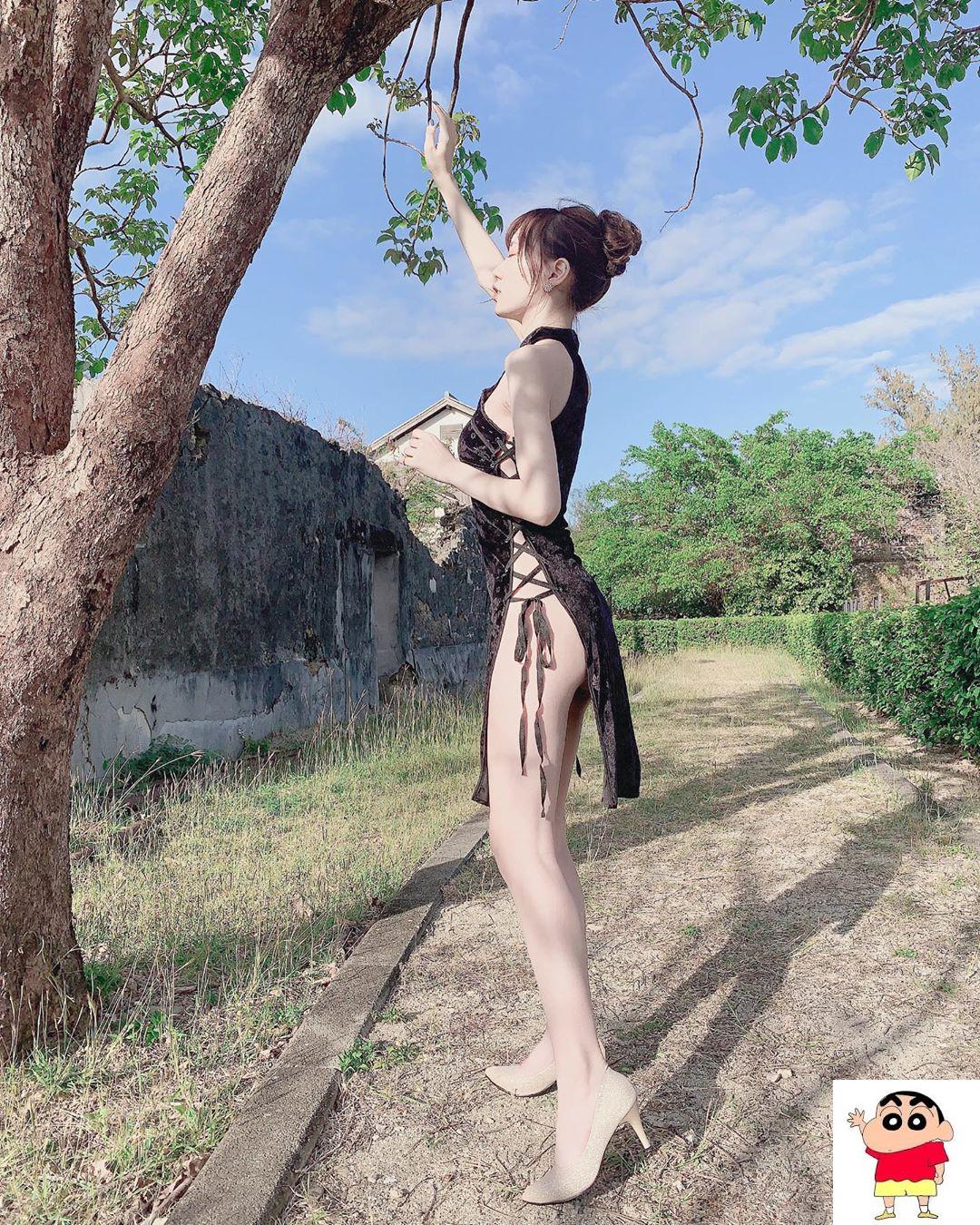 长髮正妹芷涵穿「高衩旗袍」秀半边蜜桃 (11P)