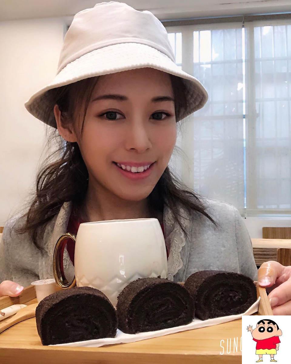 小口丸子、卡哇伊! 我只是宅在化妆，旗袍 性感红唇=火 (10P)