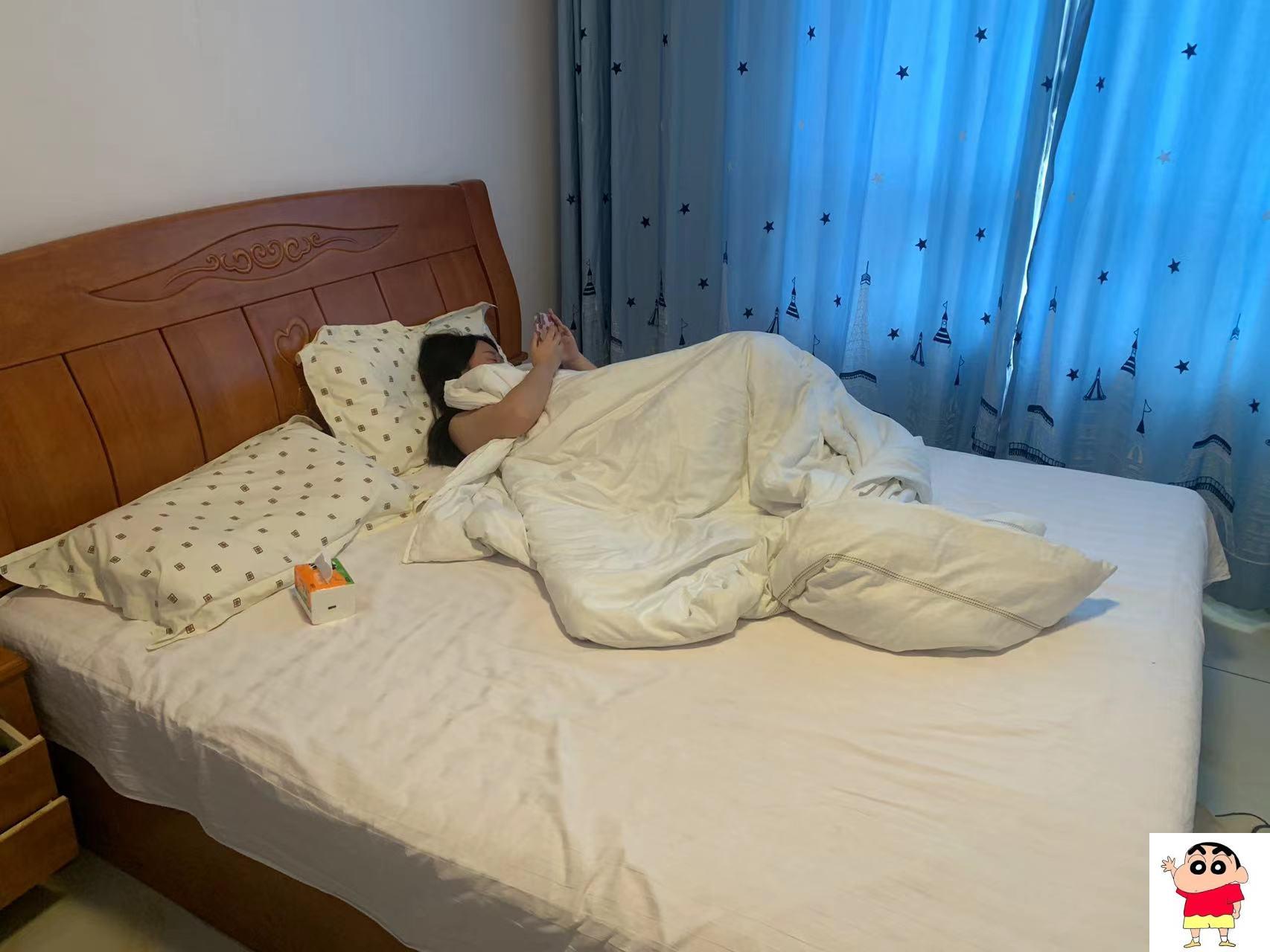 98年超嫩炮友，阴毛稀疏，还没被摩擦过几次，周末趁男友不在，出来约会 (21P)