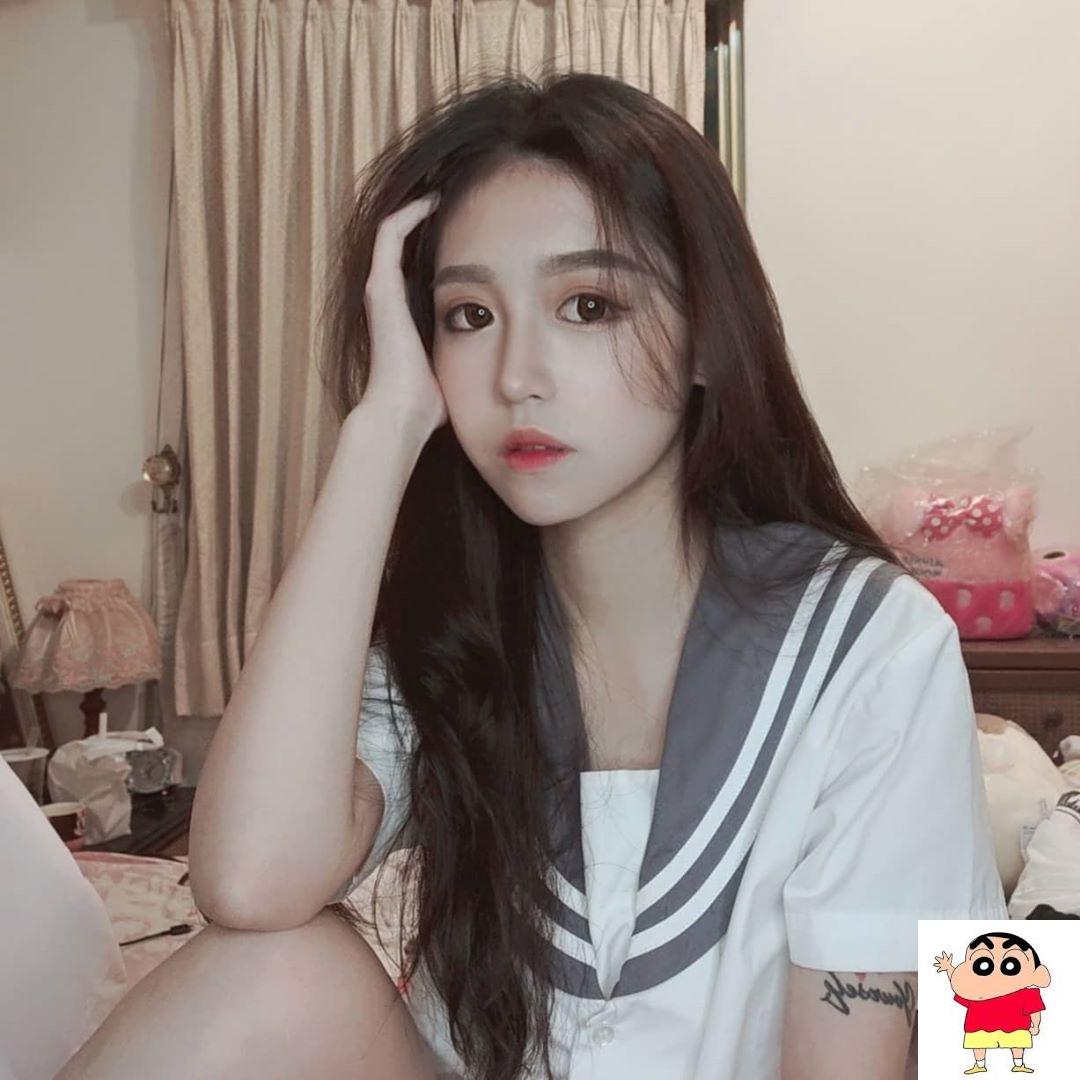 高中妹刚满18岁！「发育成熟又饱满」 (13P)