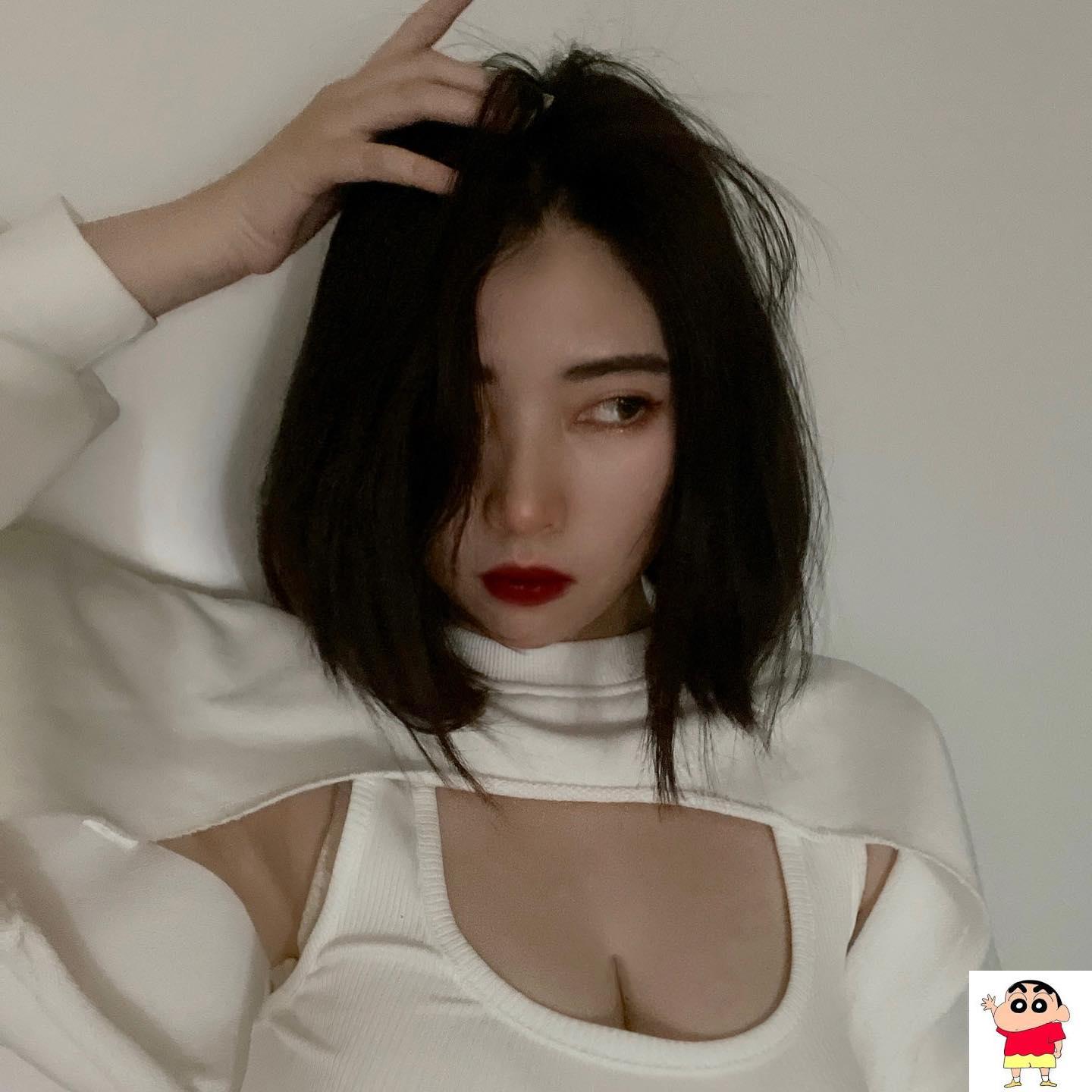 江宛庭逆天曲线让人受不了！白嫩一片全场聚焦，饱满份量塞满镜头好嚣张！