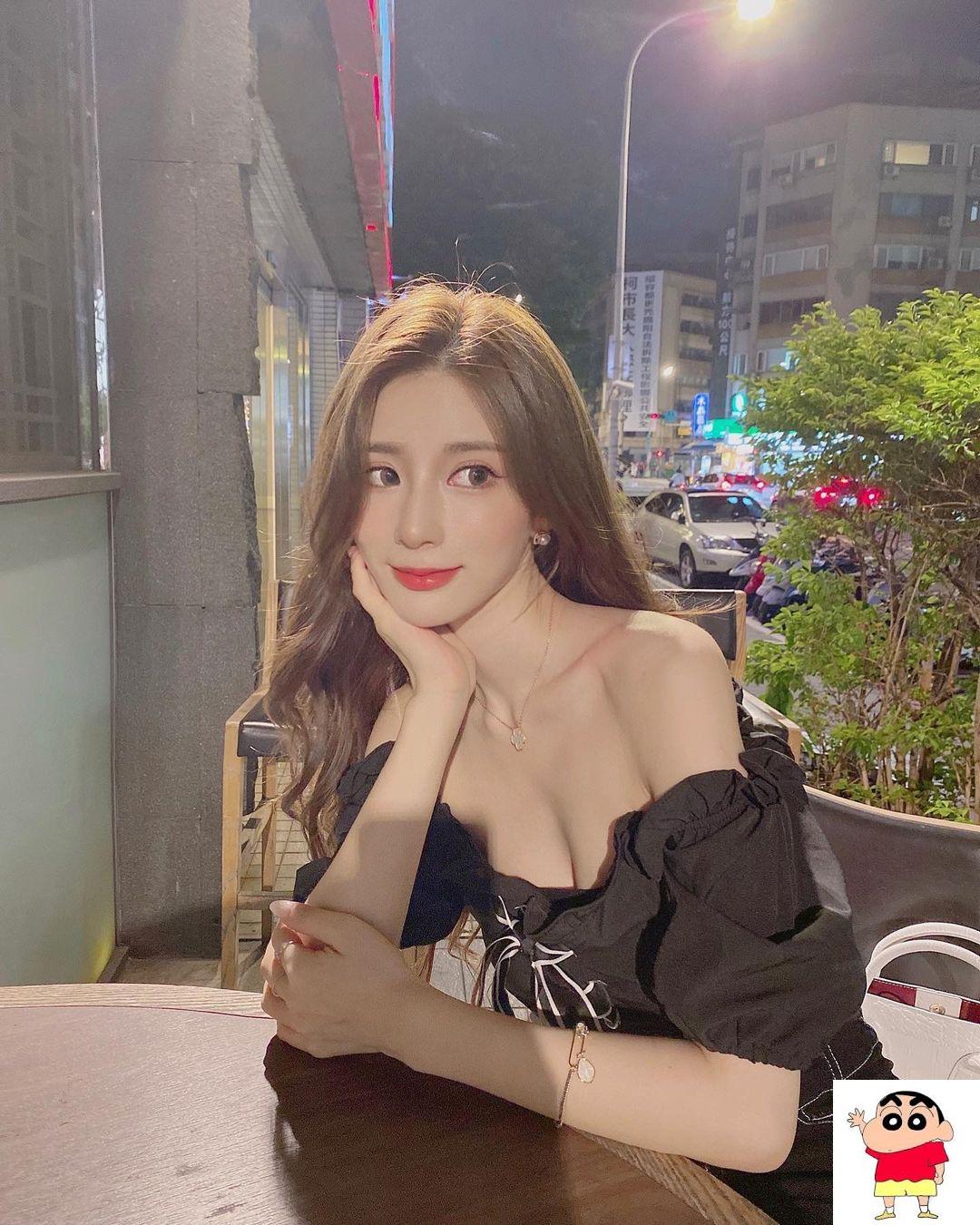 白嫩小姐姐黎嫣逆天好比例超诱惑！「紧致腰线」直接辣翻男粉视觉！