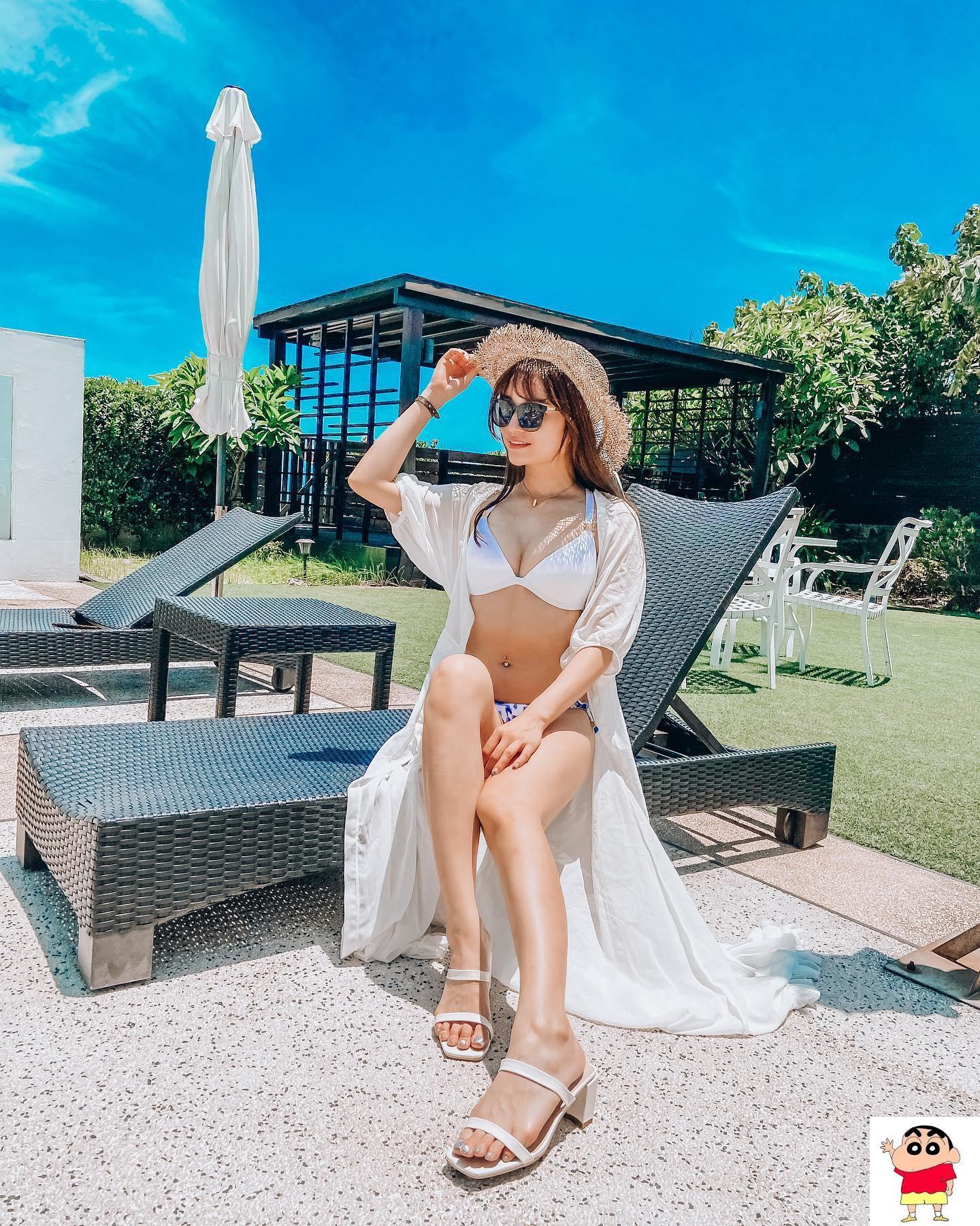 长腿正妹Vina岚青犹如「真人洋娃娃」的甜美气质，甜甜笑容让人融化