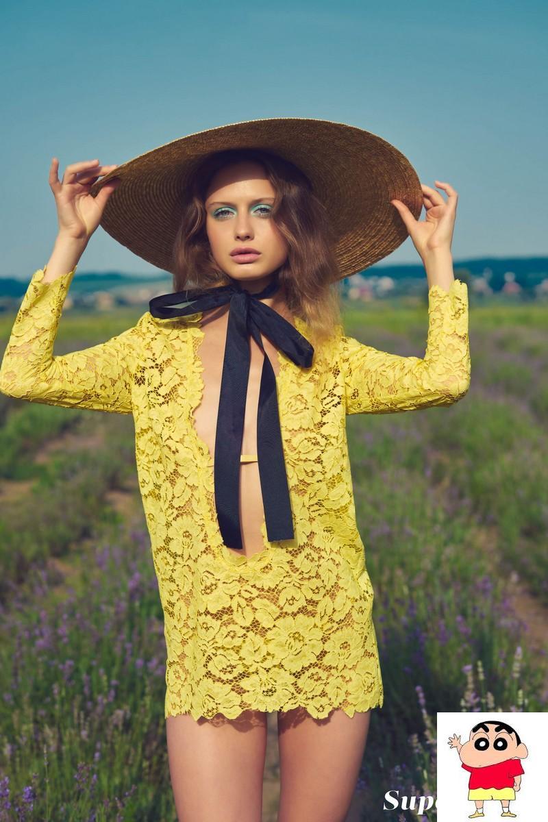 Amelie Lou aka Clarice Full Bloom (89P)