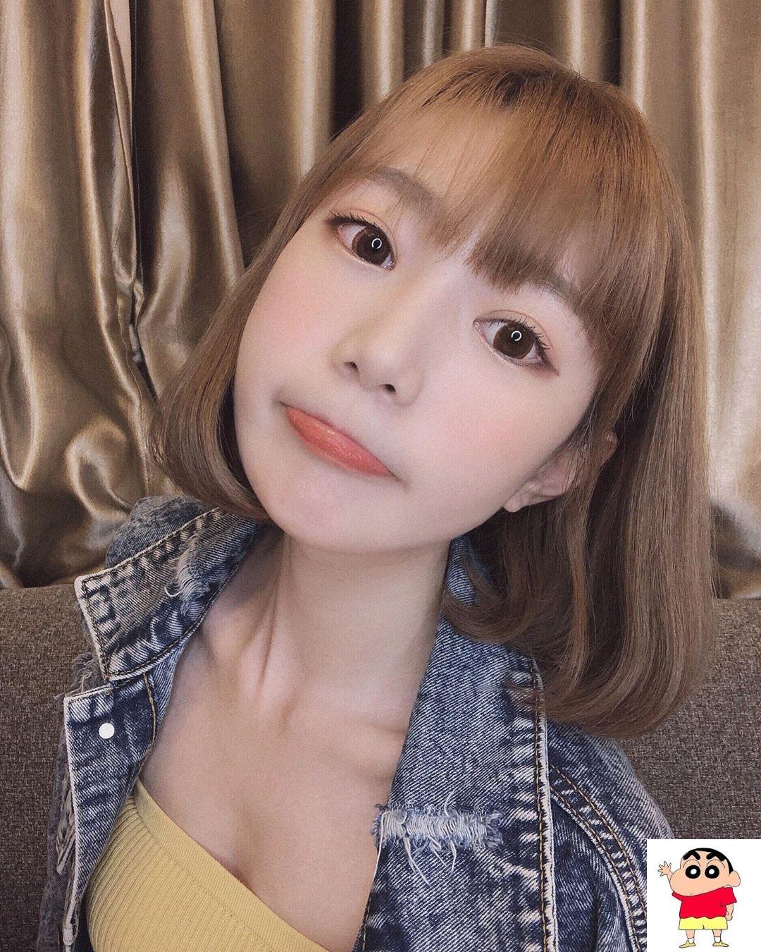 圆圆 白嫩牛奶肌迷人电眼 网友：快要冻未条 (12P)