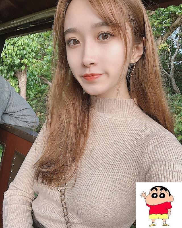 「22吋水蛇腰正妹」阿玟换上无钢圈内衣酥胸饱满一样很吸睛 (30P)