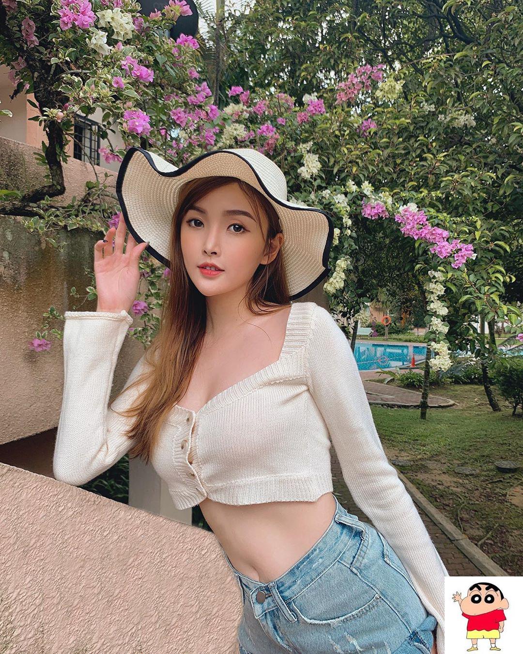 宜霏 性感女网红看一眼就被勾心了 (13P)