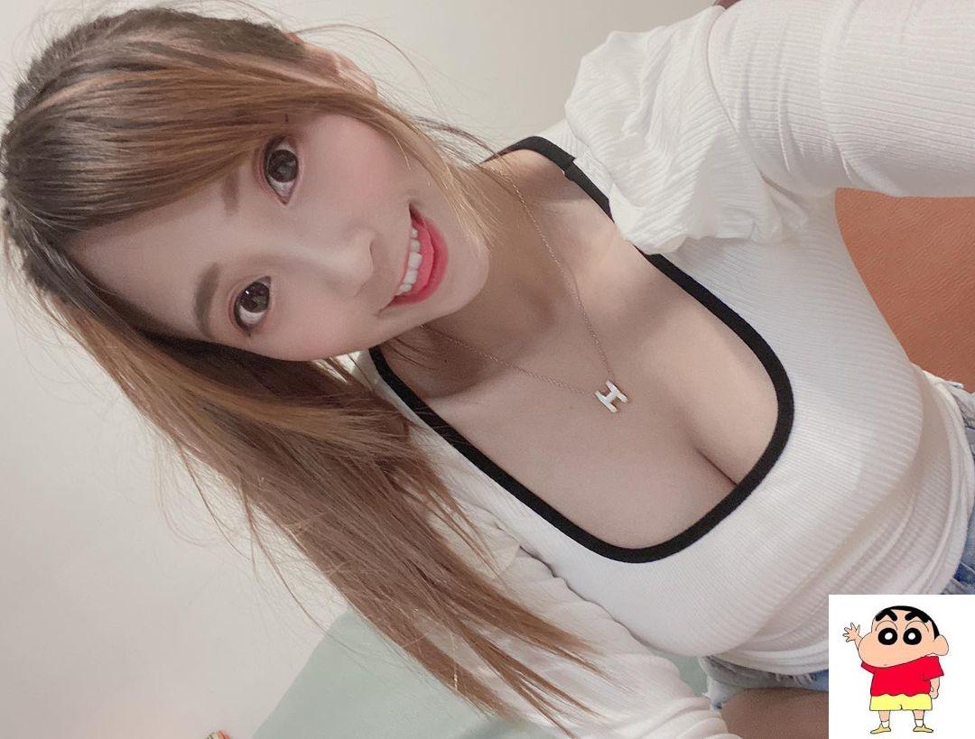 仙气满满的甜心薛小凉，标緻颜值有够梦幻，低胸画面更是辣翻了！ (16P)