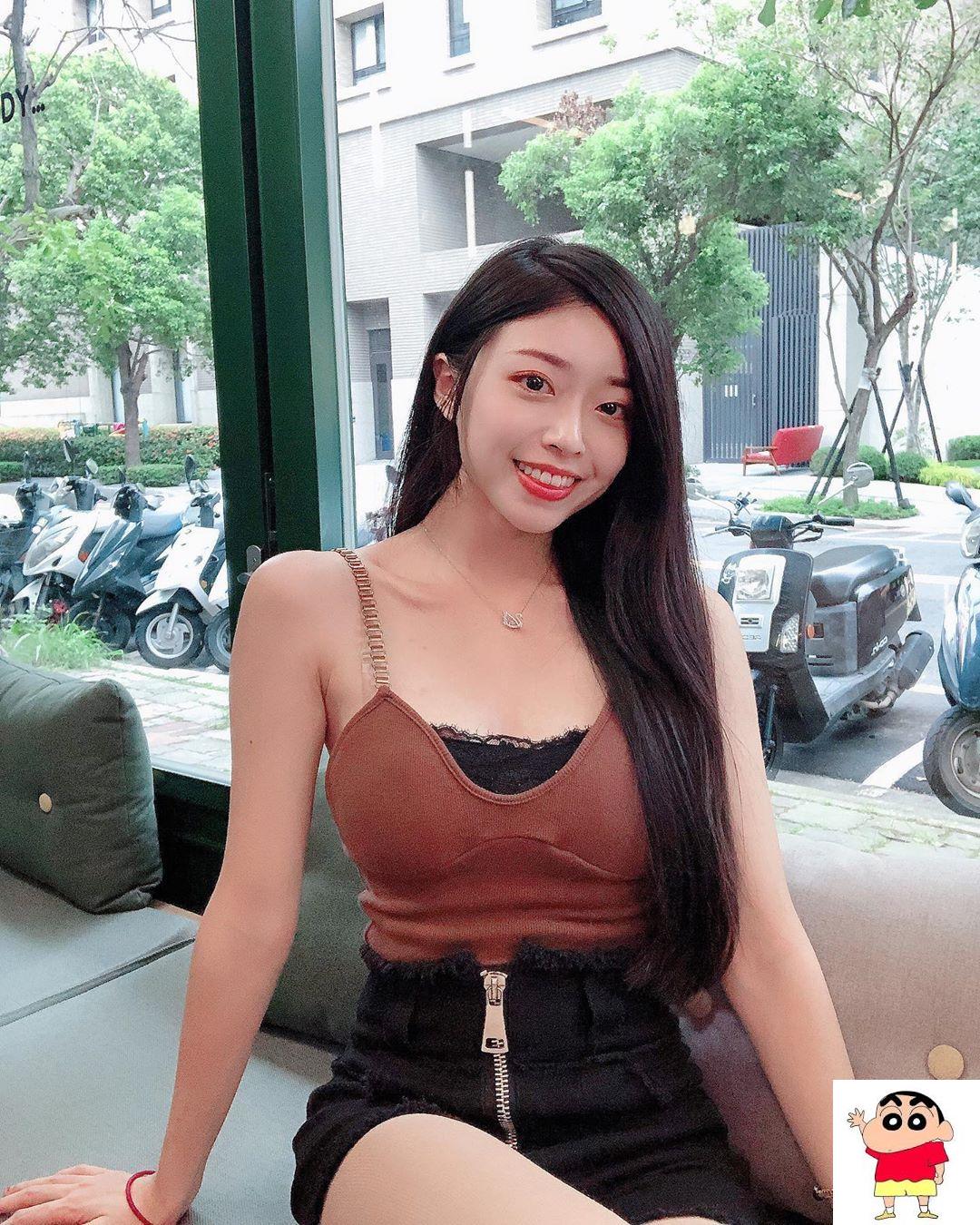 张馨予 藏不住的白皙豪乳 视觉画面好兇 (13P)