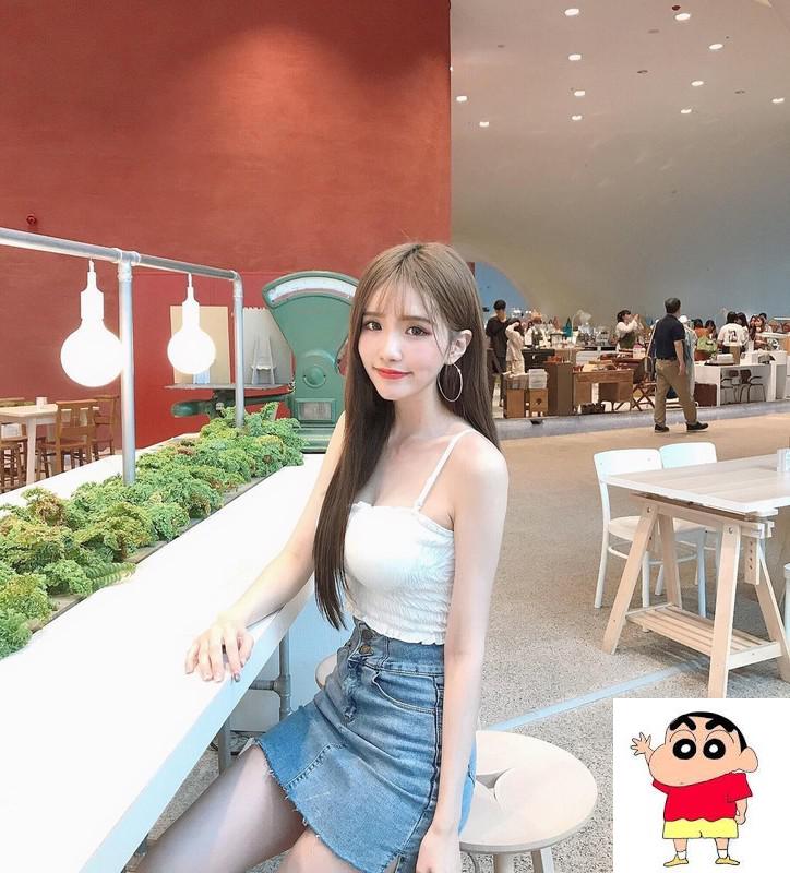 正妹安恬甜美用餐超萌脸蛋与微露事业线超正让人恋爱 (17P)