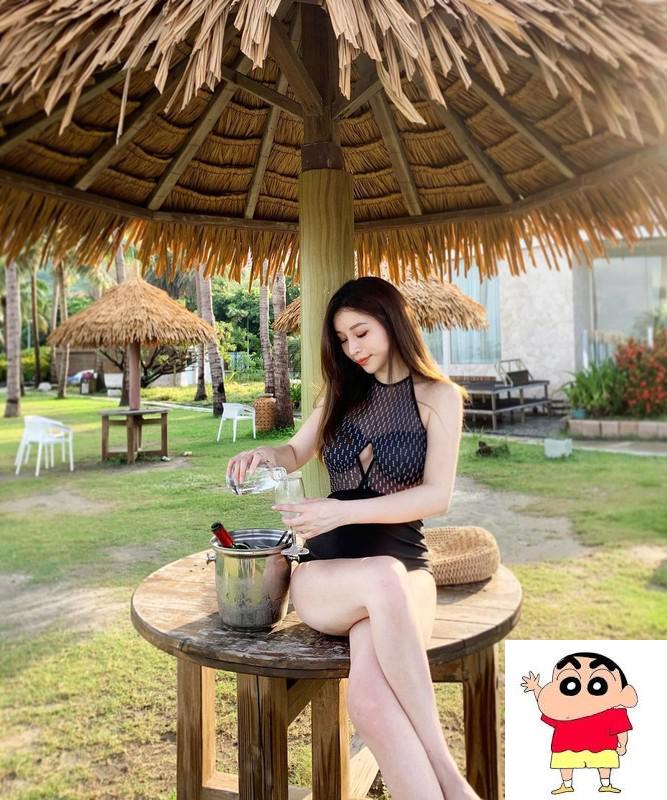 正妹Yuyu性感薄纱小露酥胸一双白皙修长美腿更是吸睛 (17P)