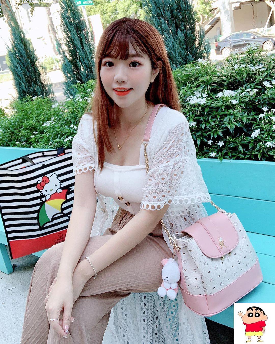 晴晴Remy 童颜巨乳火辣身材诱人....骚气满满 (18P)