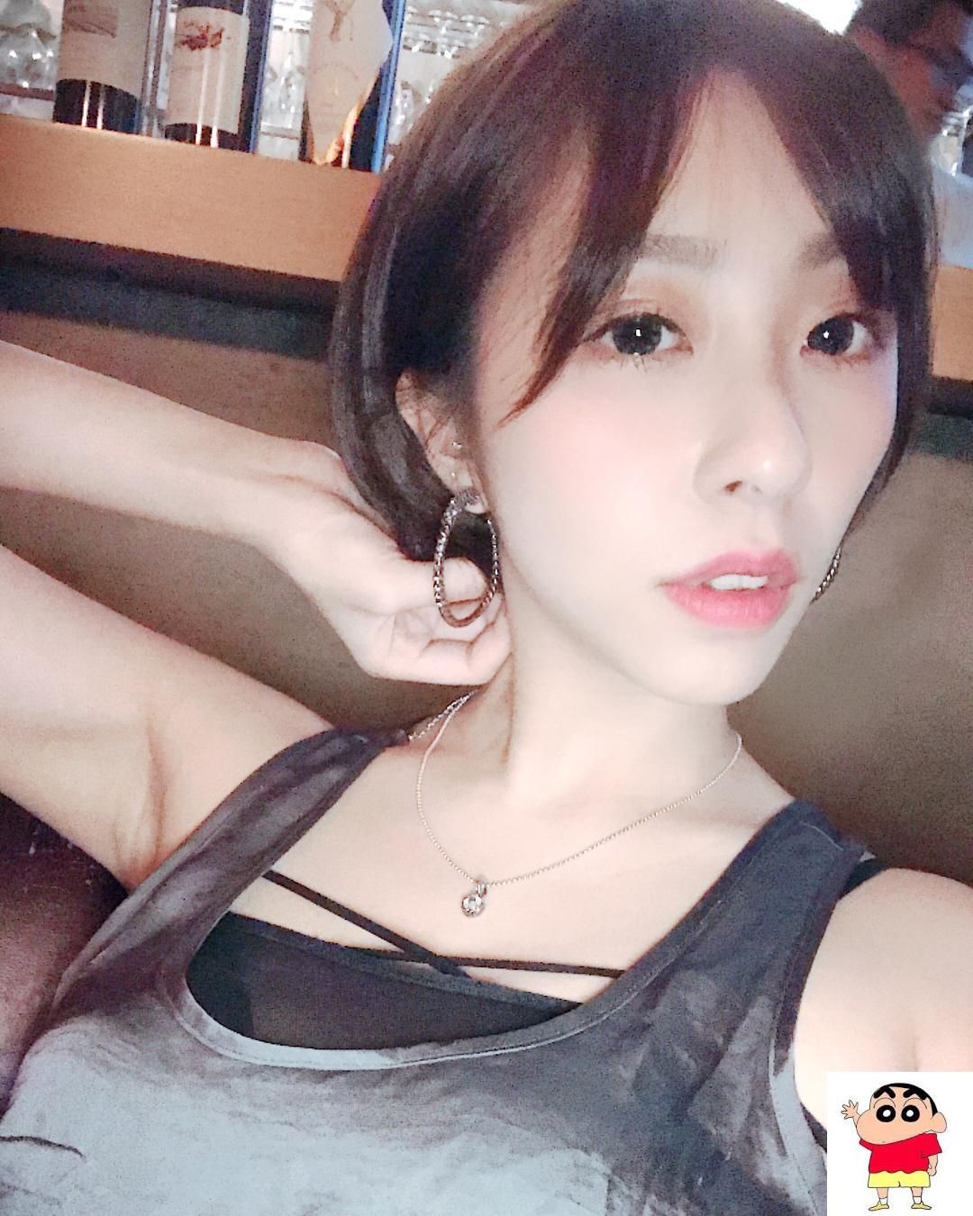 陈小品Chen pin 无辜小脸...饱满乳球超骚底味！ (12P)