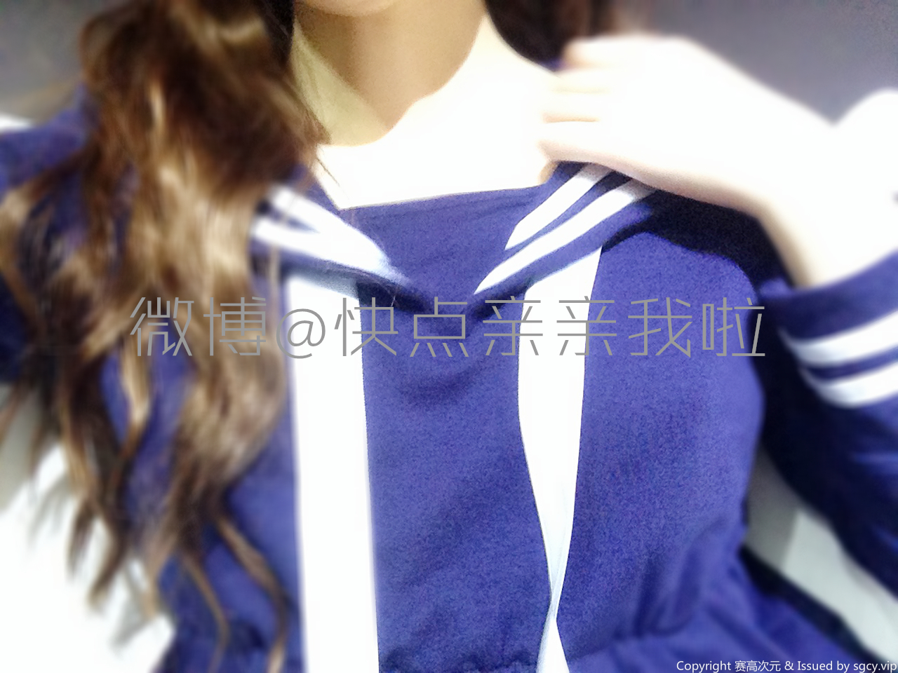 快点亲亲我吖  蓝色连衣裙