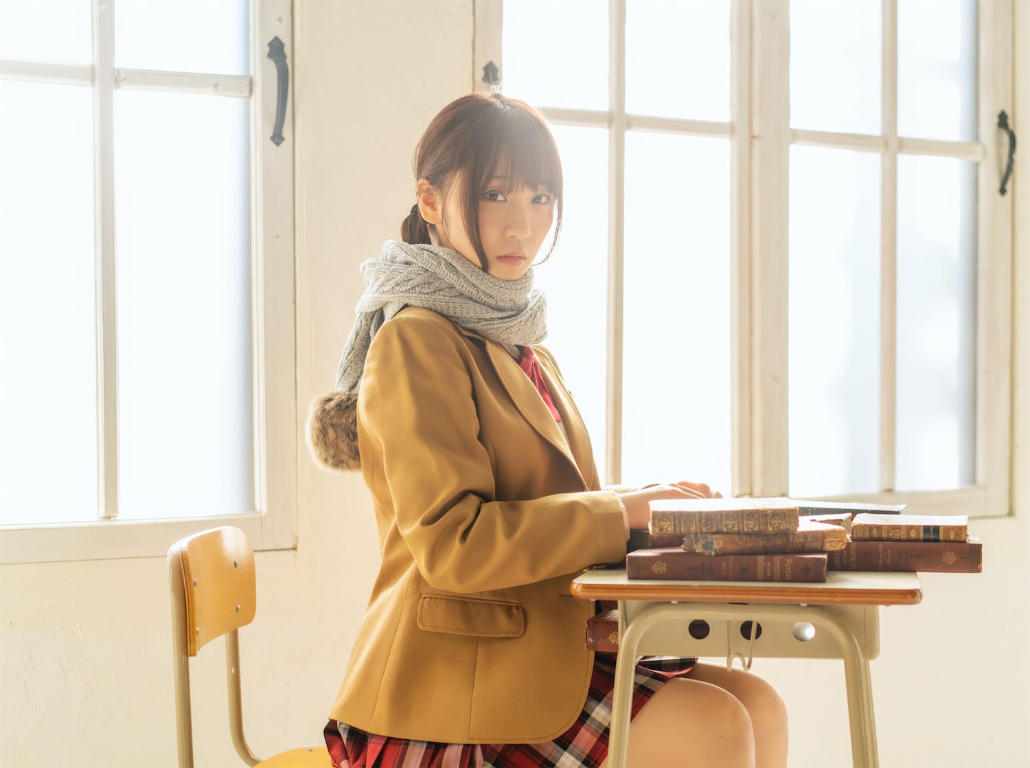 伊织萌 红格子裙高中生