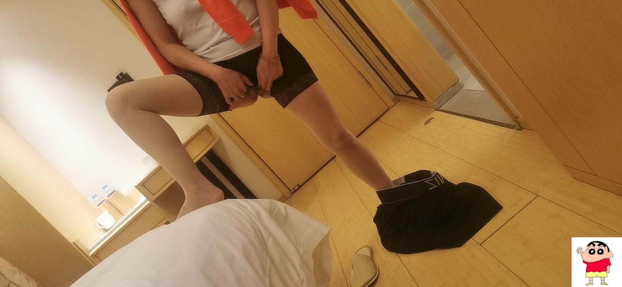 偷吃一年多的情妇～第一次掰穴自拍！ (17P)