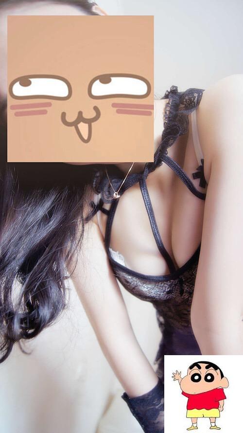 嫩穴美女掰穴自慰 (23P)