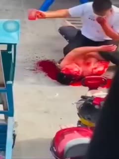 发生什么事头都打爆了