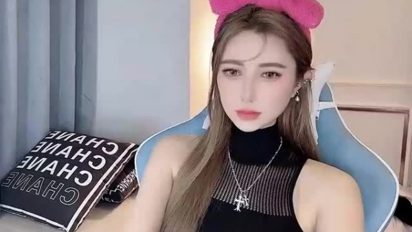 【stripchat重磅】顶级人气女神【Fiona_o】近两天付费房大秀.外加一部付费房舞蹈