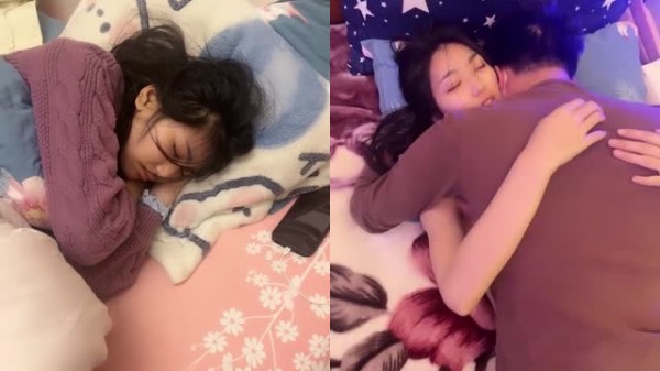 睡觉中的妹妹！被窝里拉起来激情3P！