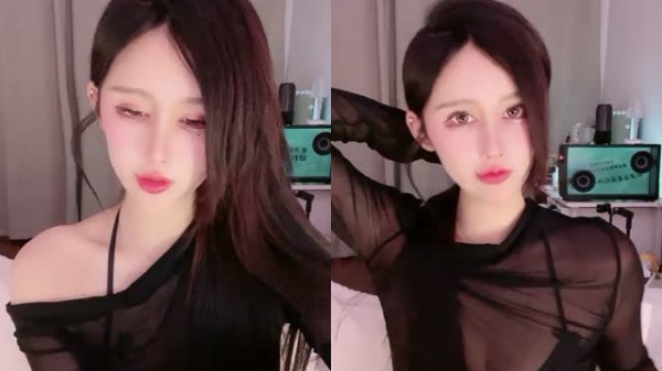 跟狼友撩骚互动跳蛋自慰小穴